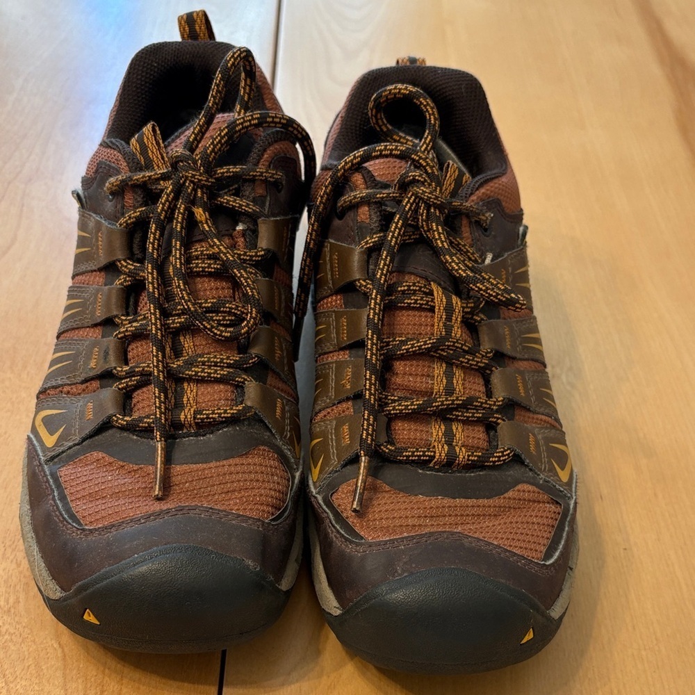 Keen Men's Oakridge Waterproof Hiking Shoes. Size 7.5